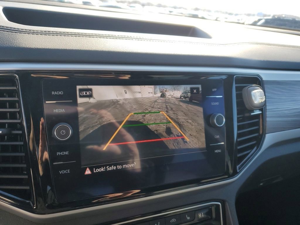 Used 2022 Volkswagen Atlas Cross Sport SE image 18