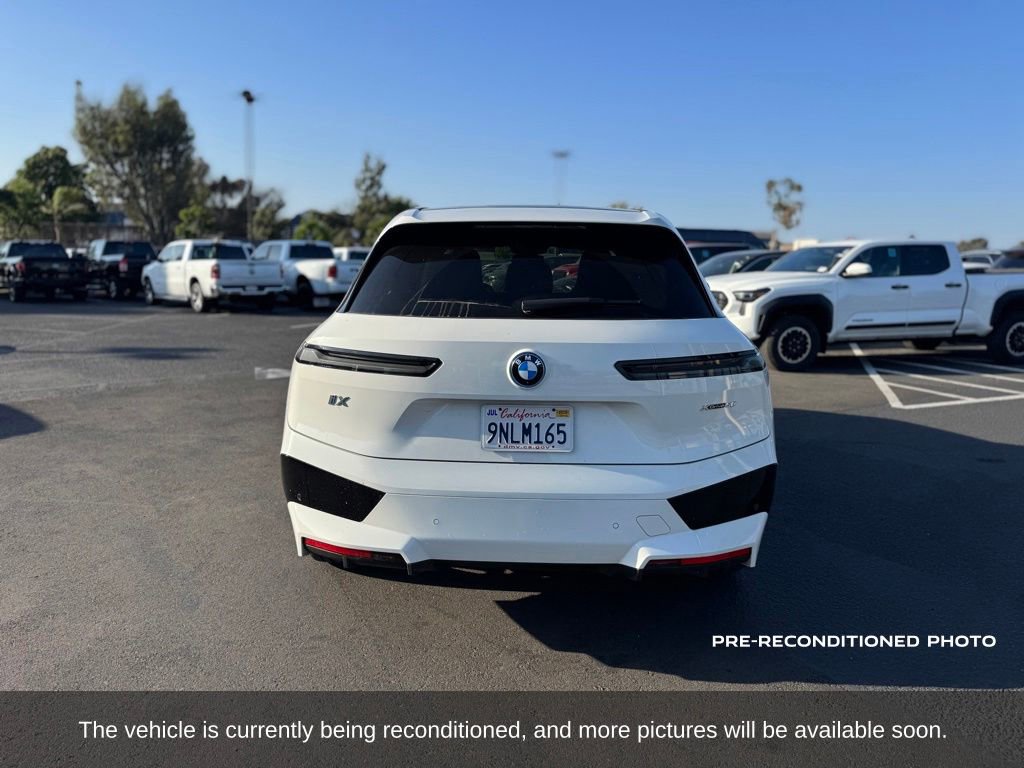 Used 2025 BMW iX xDrive50 AWD/4WD image 4