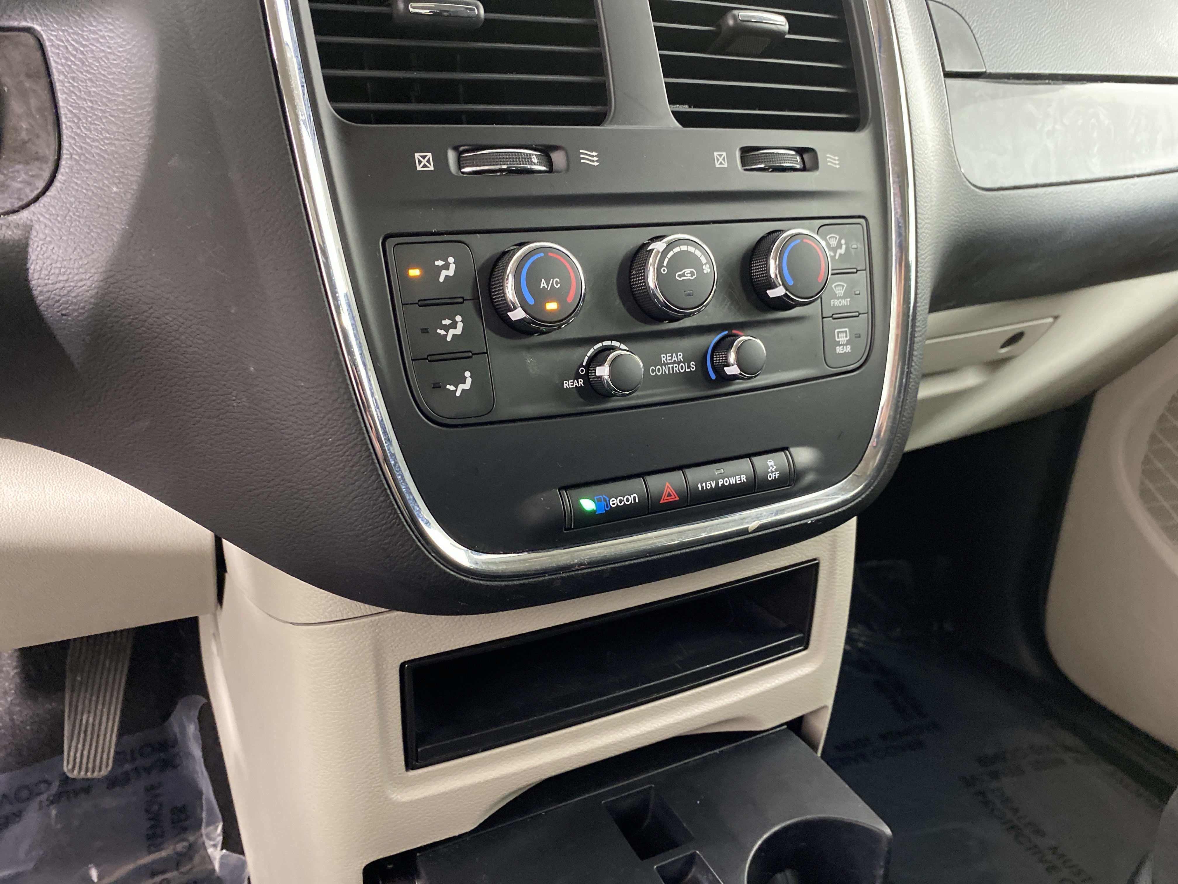 Used 2017 Dodge Grand Caravan SE w/ Power Window Group FWD image 28