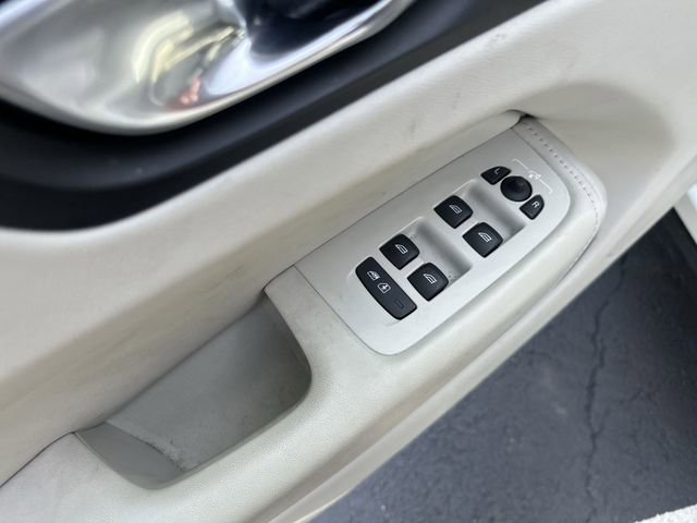 Used 2024 Volvo XC60 B5 Plus w/ Protection Package Premier image 18