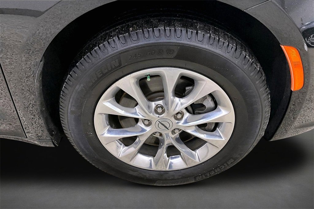 Used 2022 Chrysler Pacifica Touring-L image 33