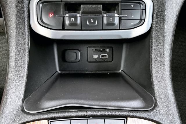 Certified 2022 GMC Acadia SLE w/ Driver Convenience Package AWD/4WD image 24