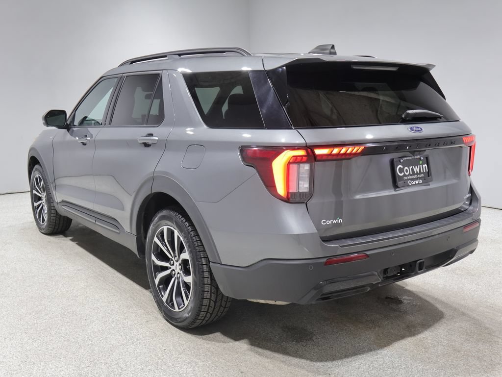 Used 2025 Ford Explorer ST-Line AWD/4WD image 5