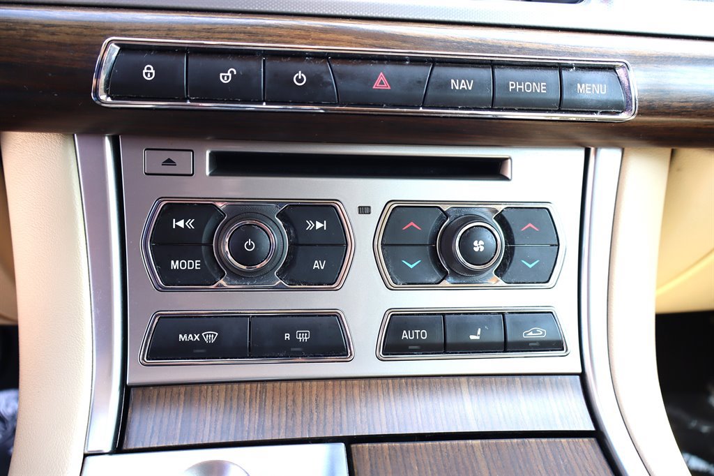 Used 2013 Jaguar XF RWD image 28