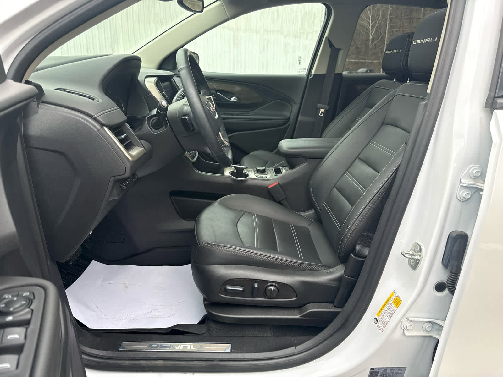 Used 2023 GMC Terrain Denali w/ Denali Premium Package image 14