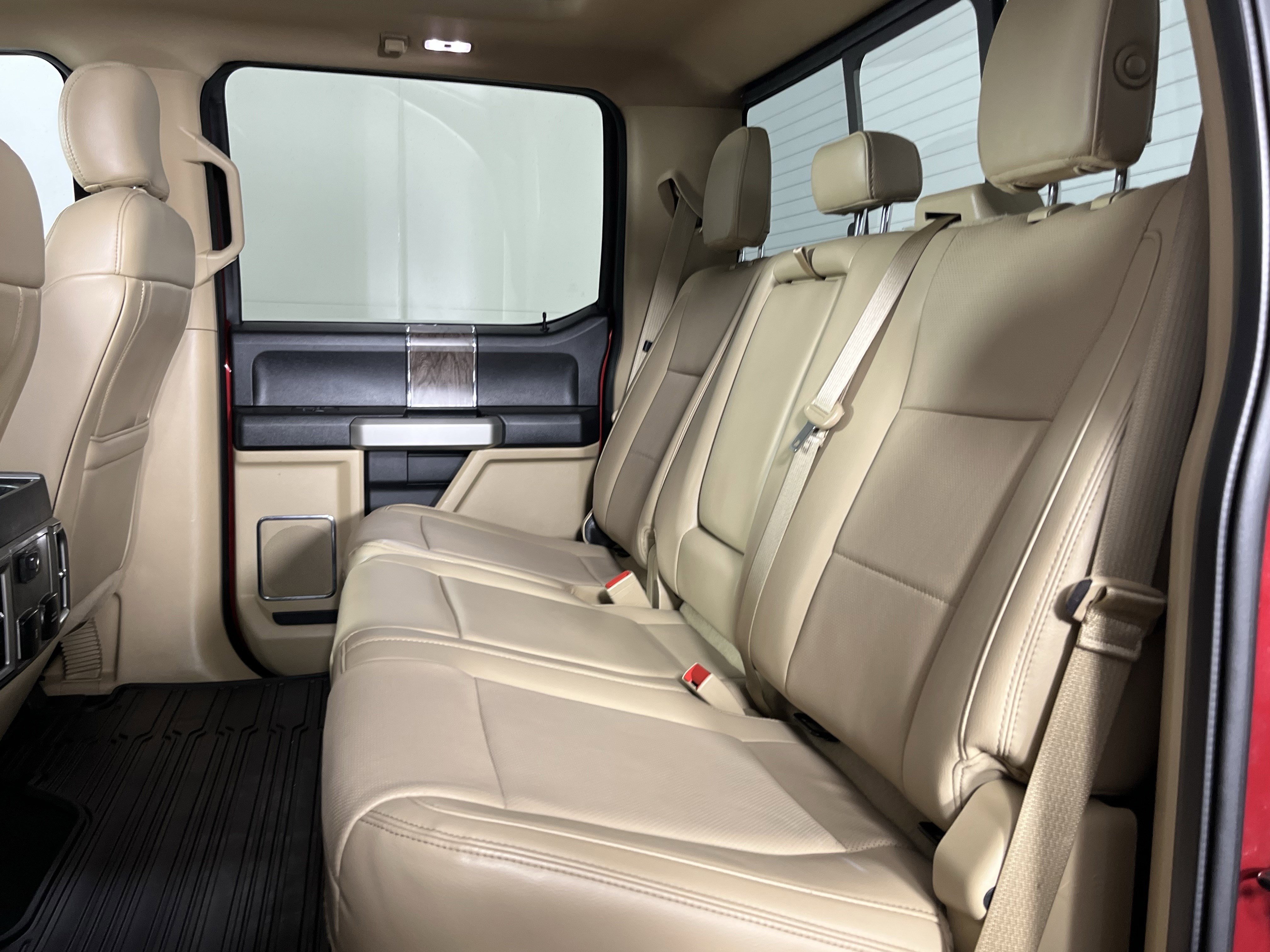 Used 2018 Ford F350 Lariat w/ Chrome Package image 15