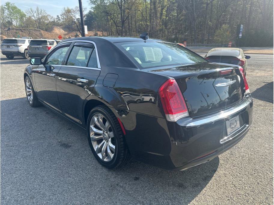 Used 2018 Chrysler 300 Limited image 8