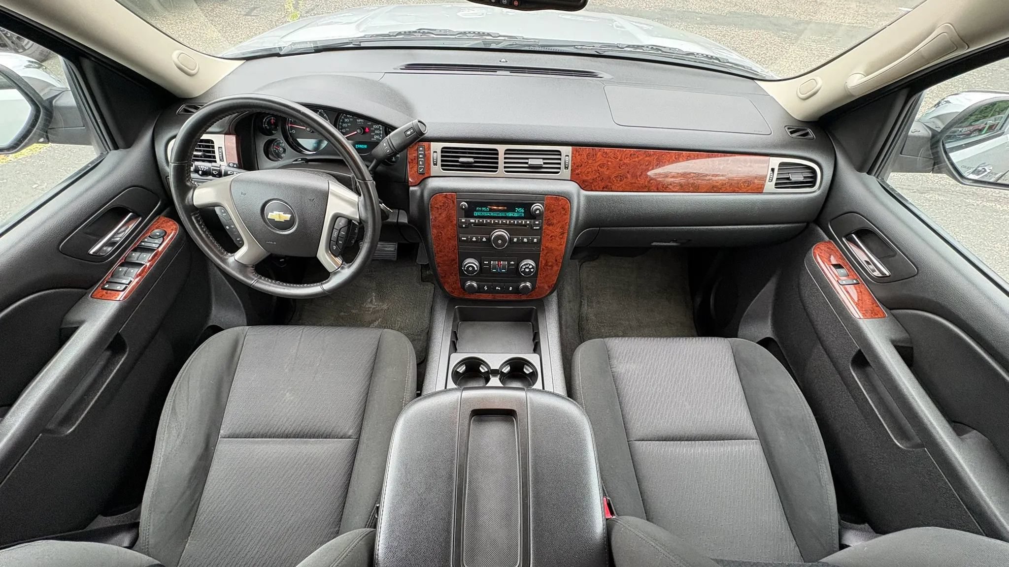 Used 2014 Chevrolet Suburban LS w/ All-Star Edition AWD/4WD image 23
