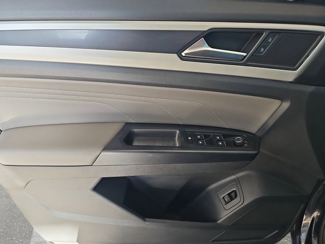 Used 2021 Volkswagen Atlas SEL R-Line image 29