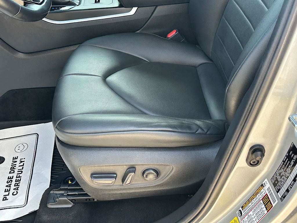 Certified 2020 Toyota Highlander XLE AWD/4WD image 12