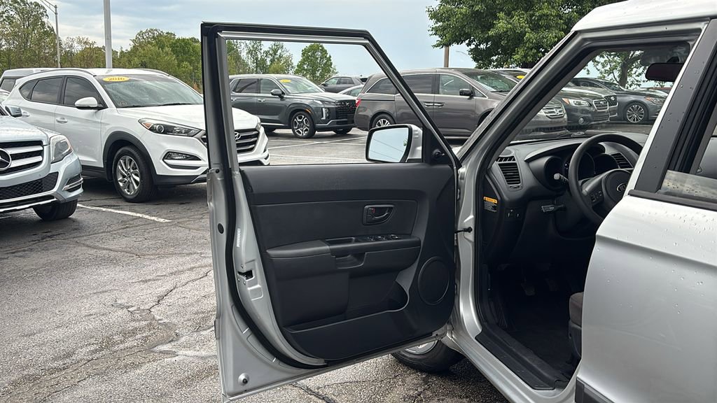 Used 2013 Kia Soul FWD image 11