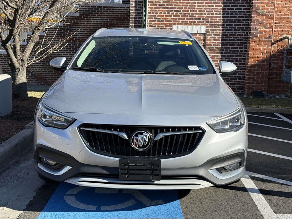 Used 2019 Buick Regal Preferred w/ Sights and Sounds Package image 2