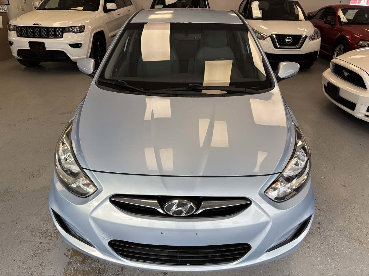 Used 2012 Hyundai Accent GS image 2