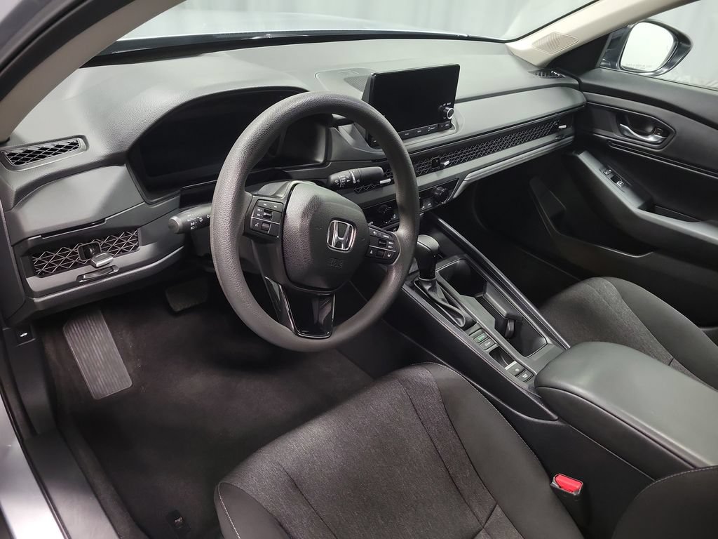 Used 2025 Honda Accord SE image 17