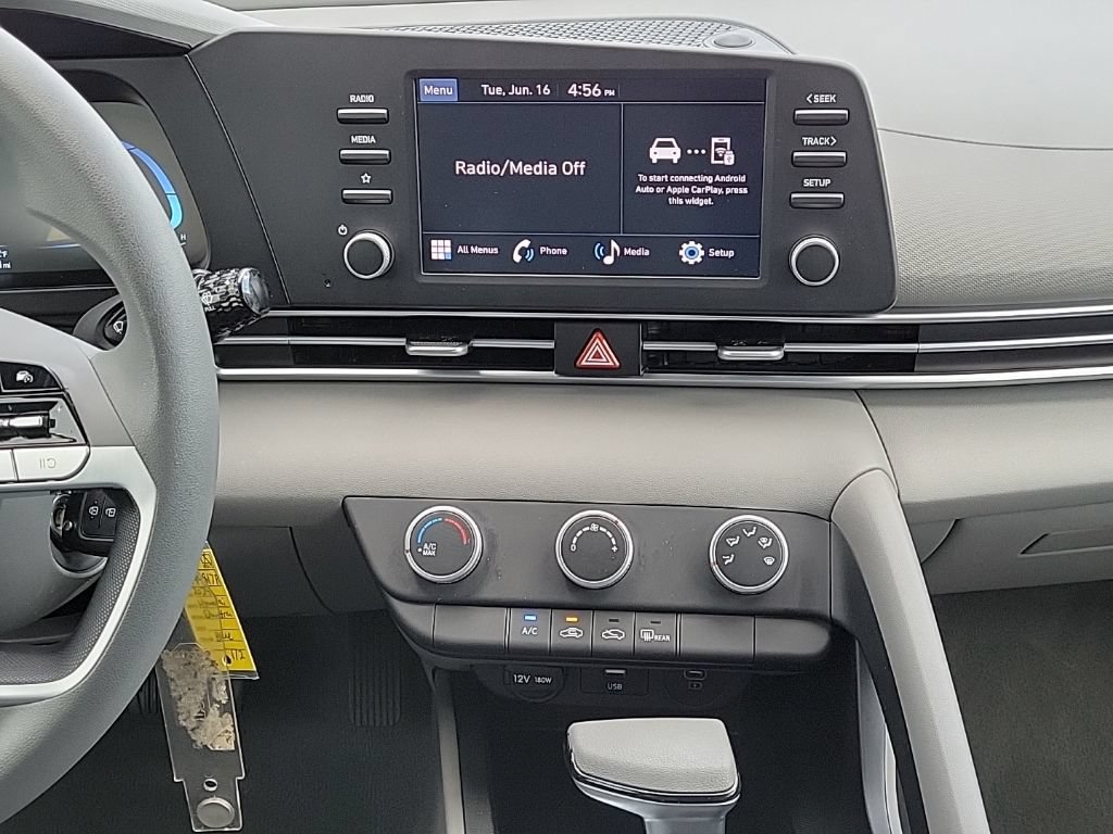 Used 2024 Hyundai Elantra SE FWD image 23