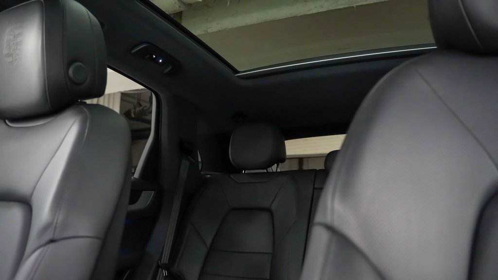 Certified 2025 Porsche Cayenne image 34
