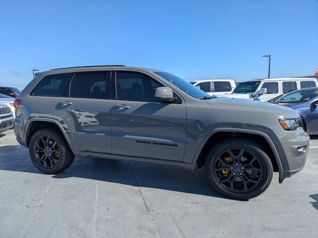 Used 2020 Jeep Grand Cherokee Altitude image 1