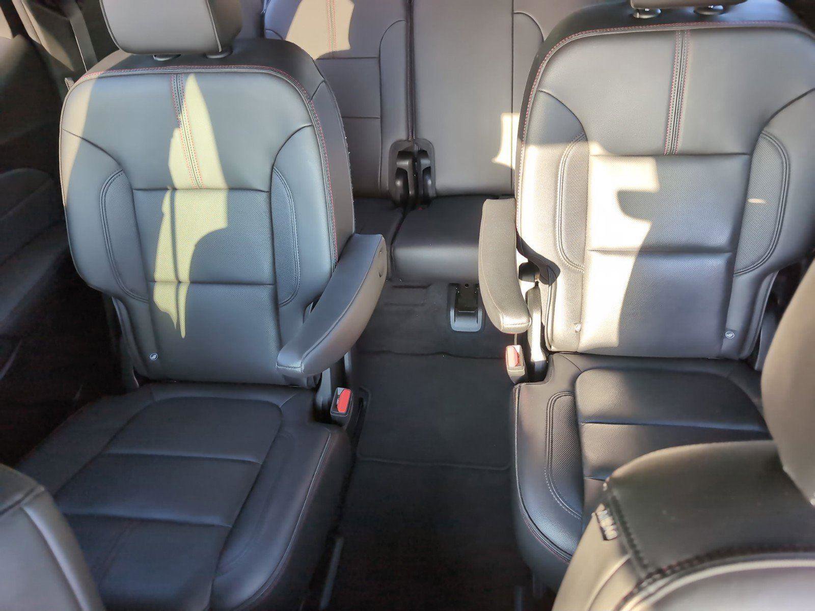 Used 2023 Chevrolet Traverse RS FWD image 27