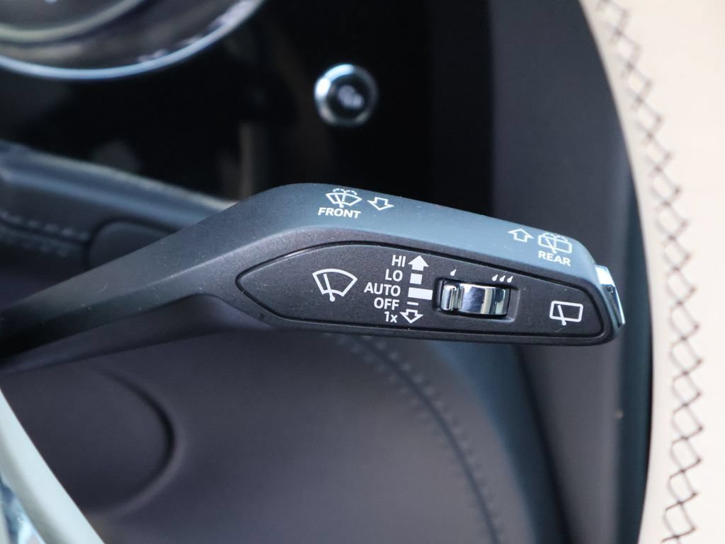Used 2018 Bentley Bentayga AWD/4WD image 33