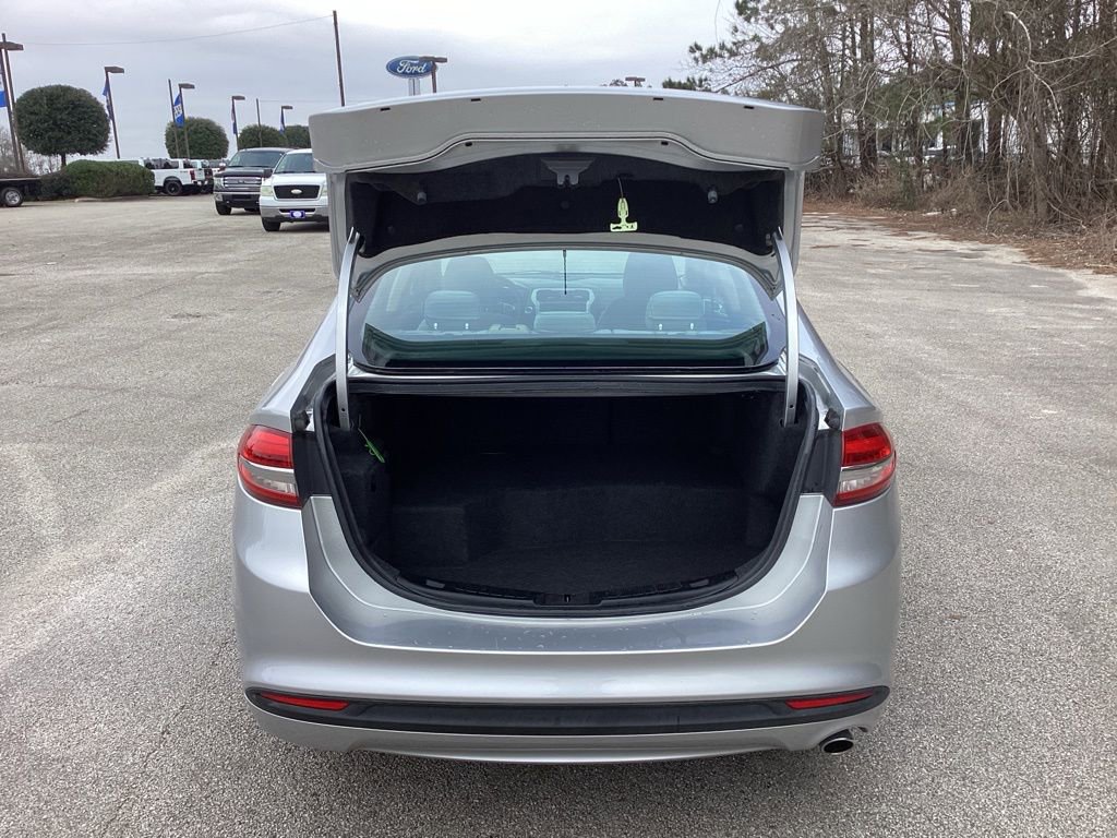 Used 2018 Ford Fusion S image 9