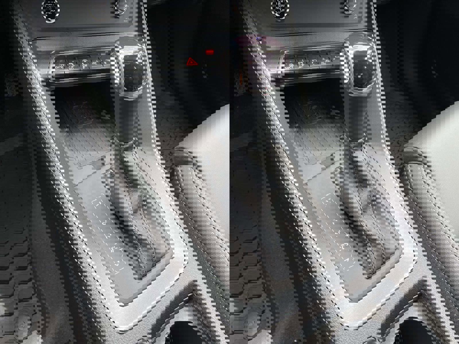 Used 2025 Audi Q3 2.0T Premium w/ Convenience Package AWD/4WD image 29