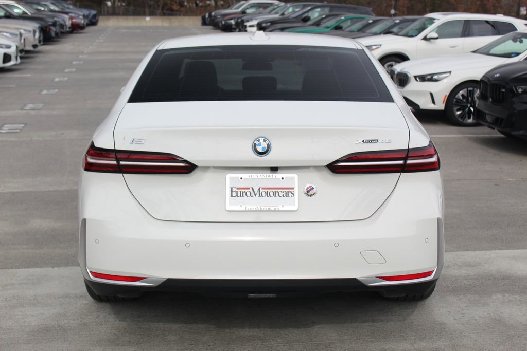 Used 2025 BMW i5 xDrive40 w/ Premium Package image 6