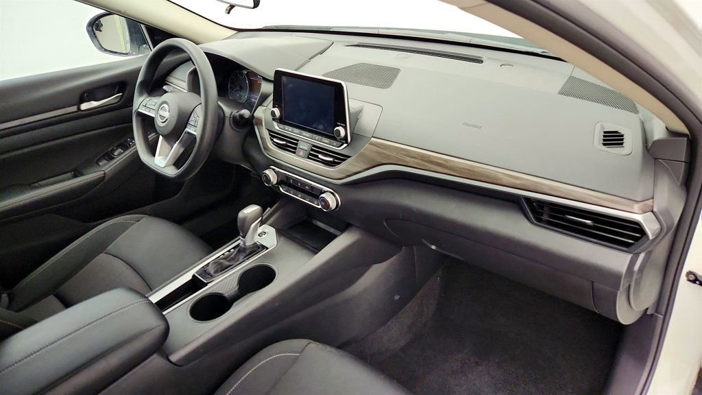 Used 2025 Nissan Altima 2.5 SV image 22