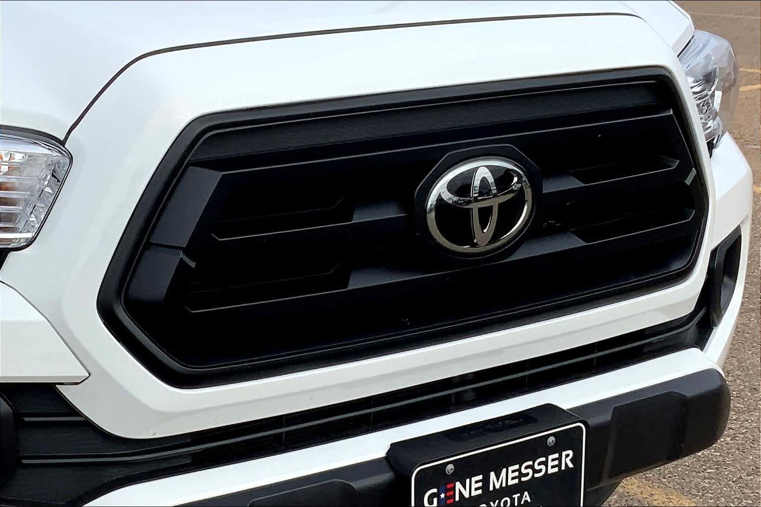 Used 2022 Toyota Tacoma SR w/ SX Package RWD image 30