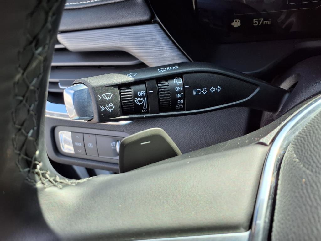 Used 2025 GMC Acadia Elevation image 9