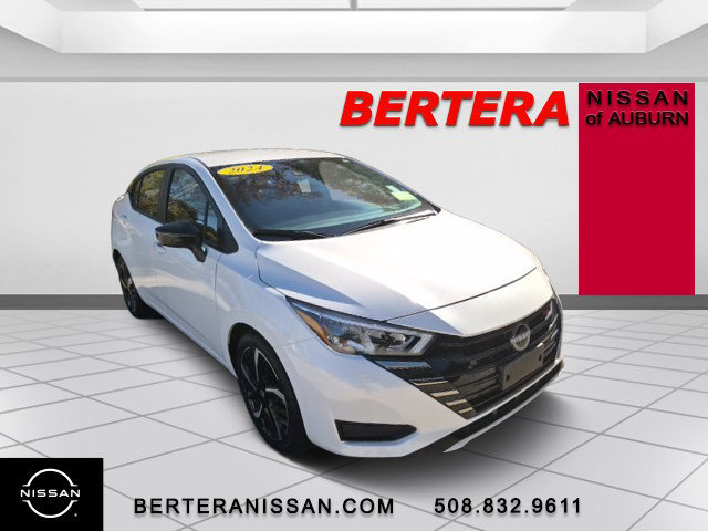 Used 2024 Nissan Versa SR FWD image 4