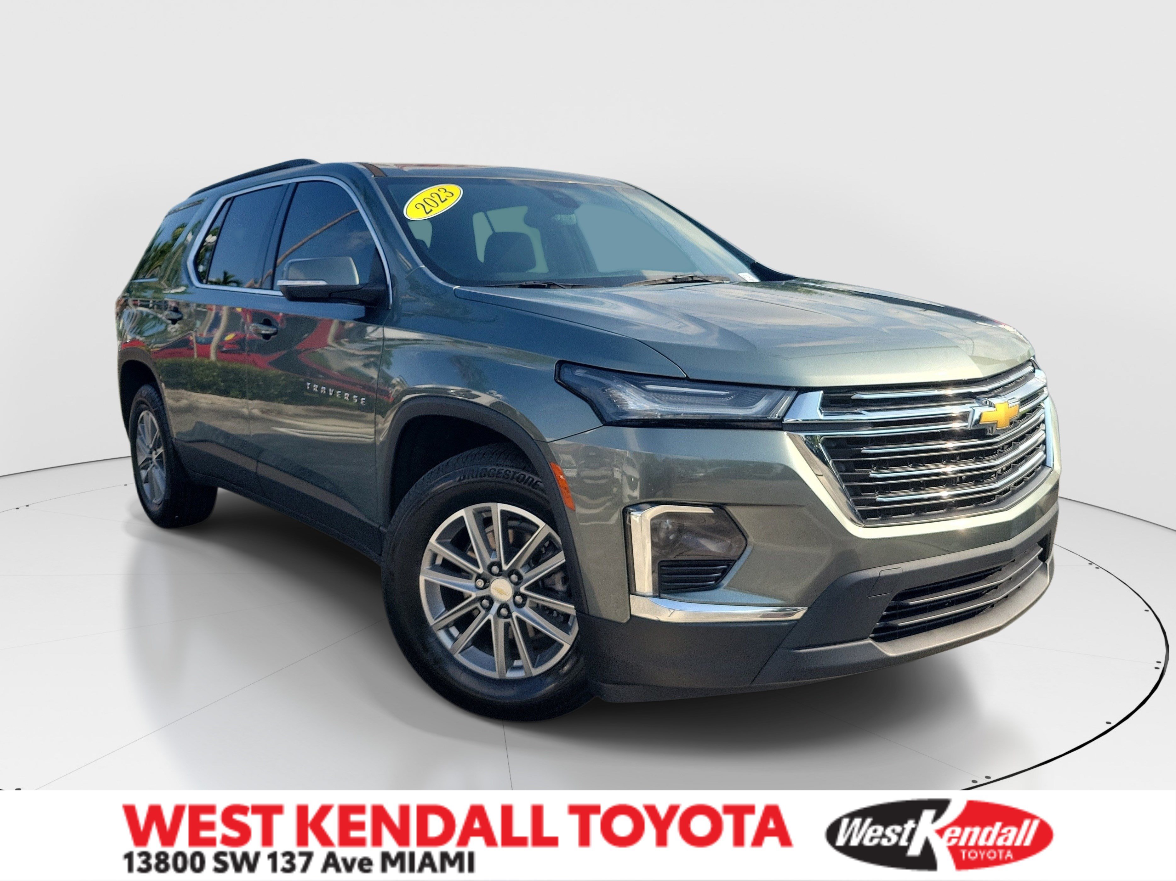 Used 2023 Chevrolet Traverse LT