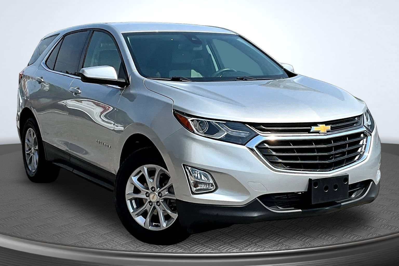 Used 2020 Chevrolet Equinox LT w/ Driver Convenience Package AWD/4WD image 2