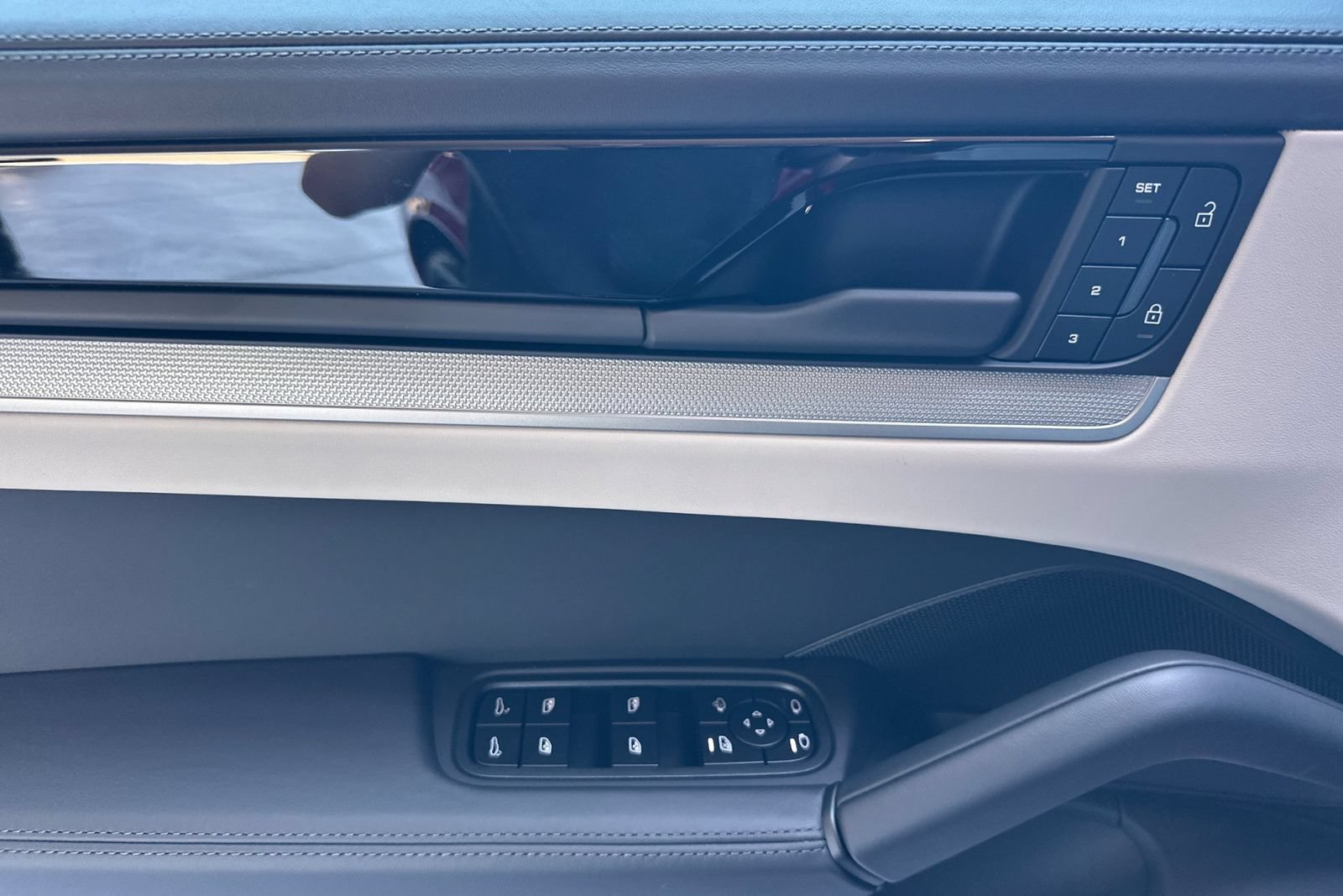 New 2026 Porsche Cayenne Coupe AWD/4WD image 12