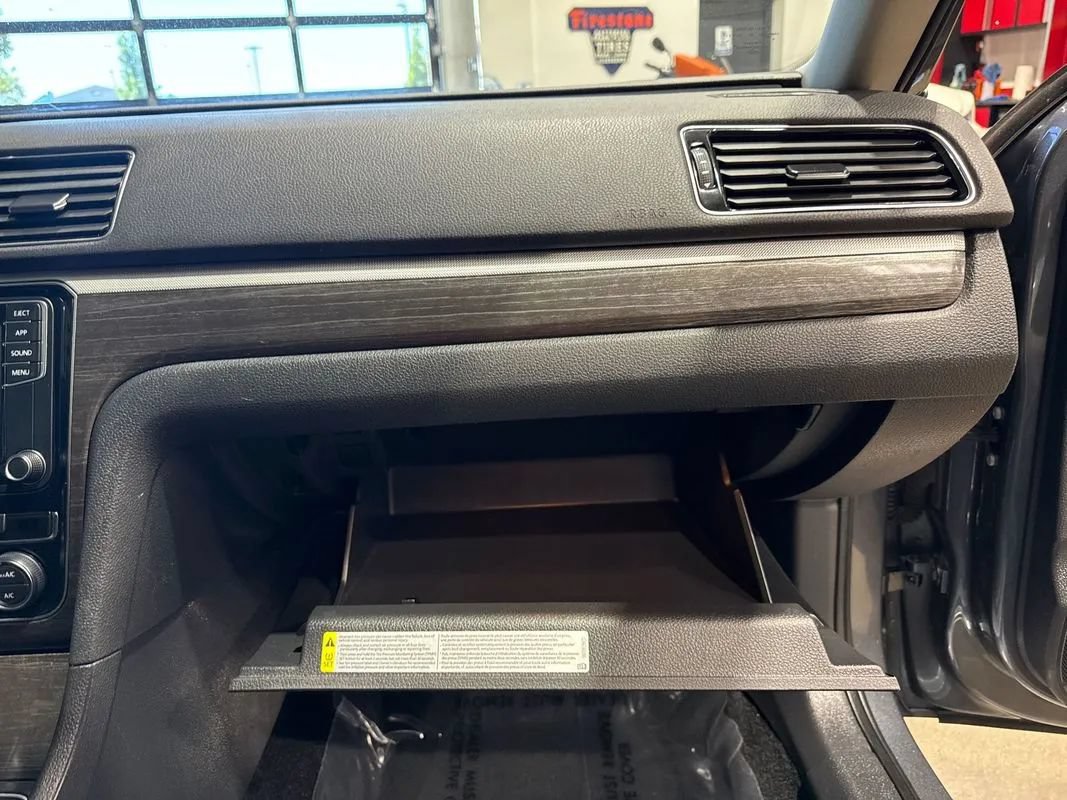 Used 2018 Volkswagen Passat 2.0T SE FWD image 84