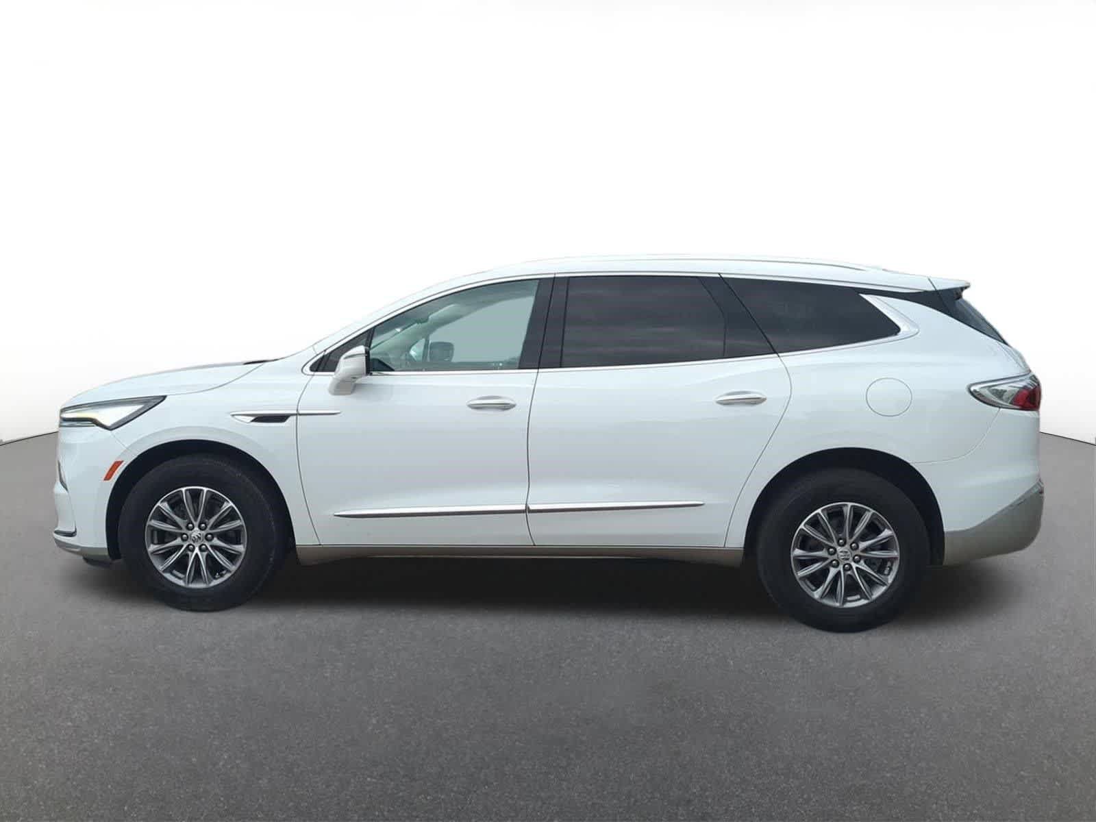 Used 2024 Buick Enclave Essence w/ Sound and Sites Package AWD/4WD image 3