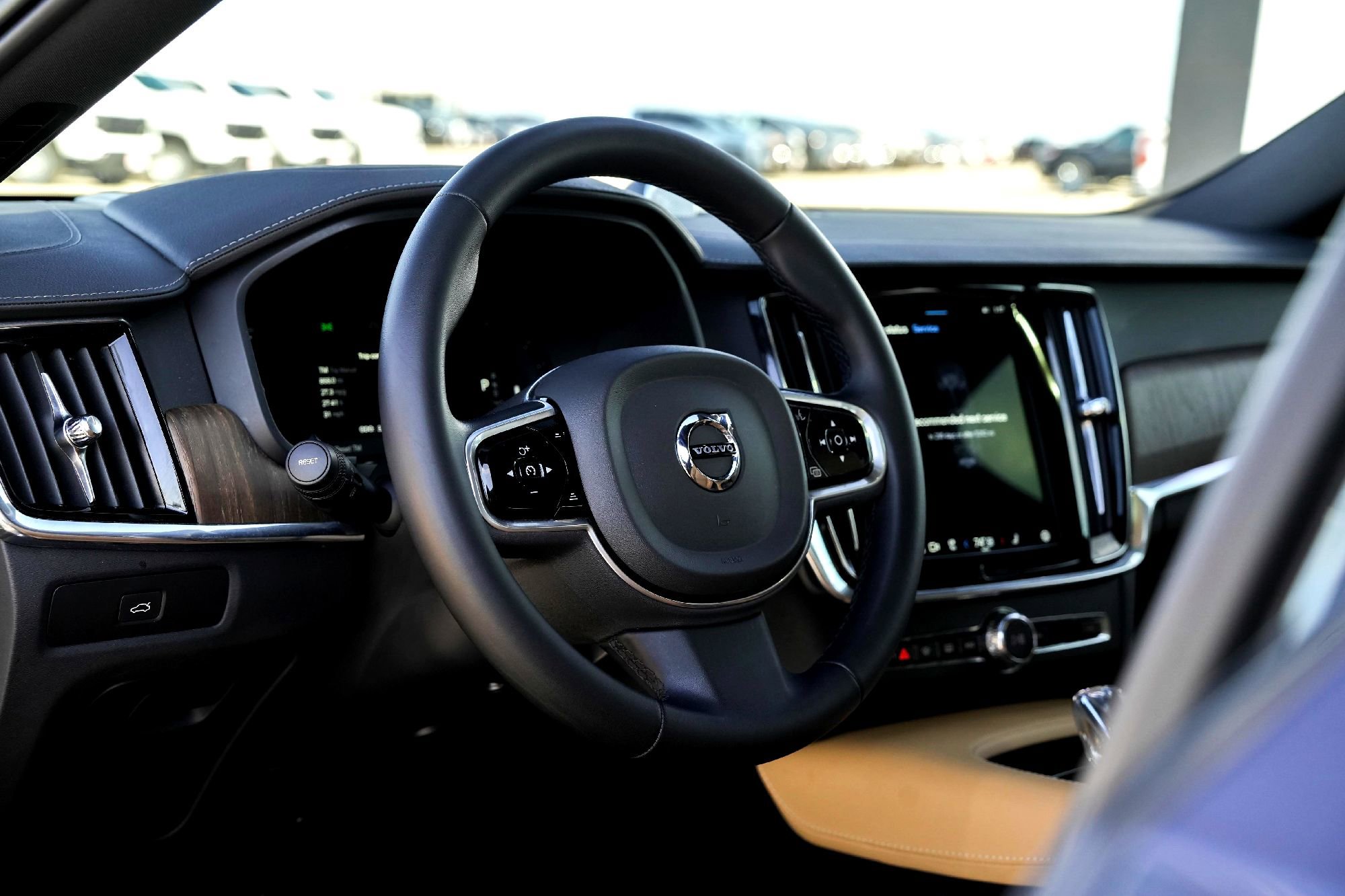 Used 2023 Volvo V90 B6 Cross Country Ultimate image 8