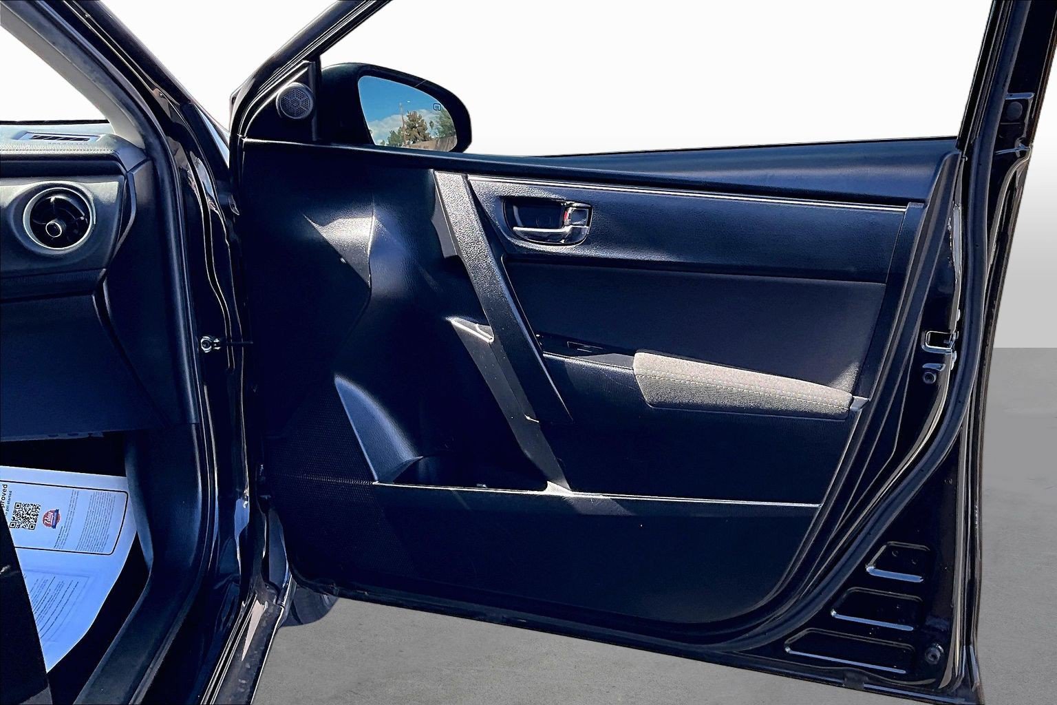 Used 2019 Toyota Corolla LE FWD image 19