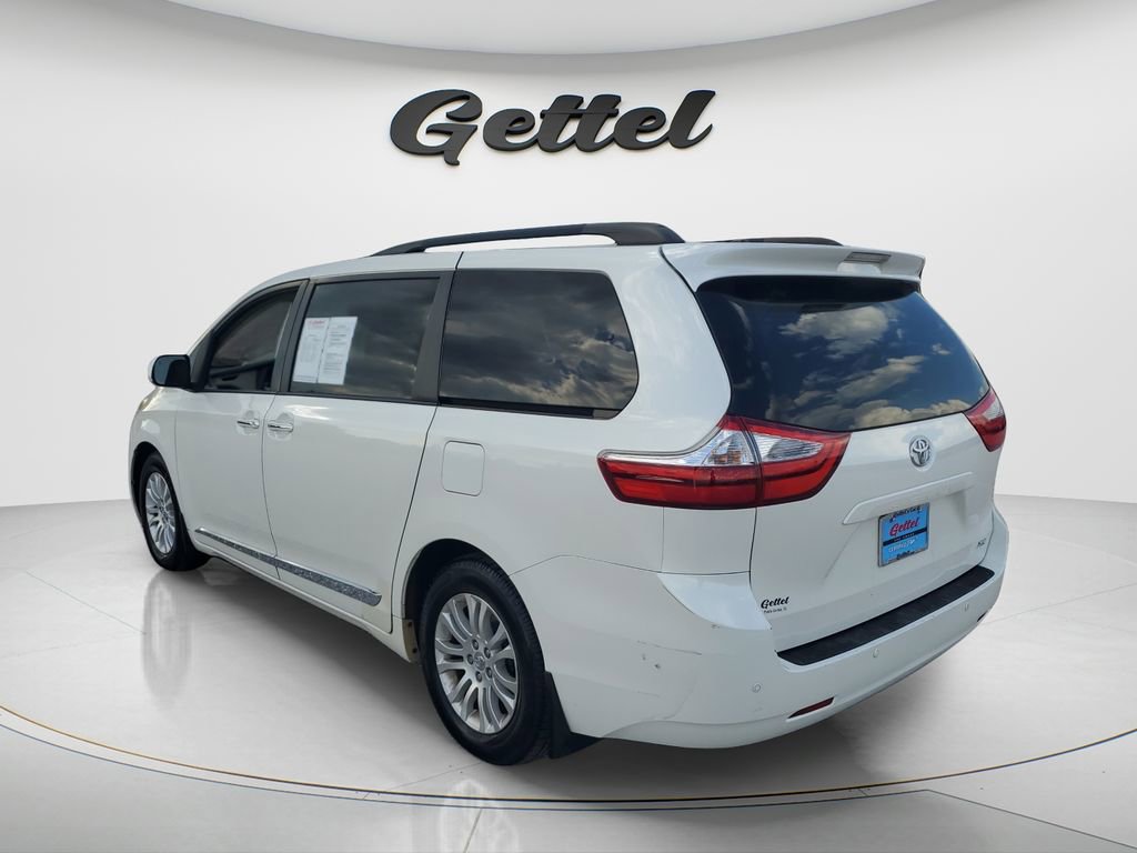 Used 2017 Toyota Sienna XLE w/ XLE Navigation Package FWD image 6