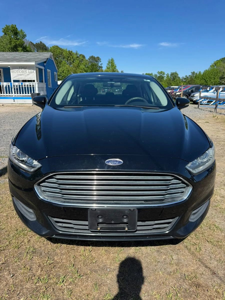 Used 2016 Ford Fusion SE FWD image 3