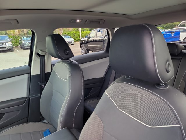 Used 2023 Volkswagen Taos SE w/ Panoramic Sunroof Package FWD image 18