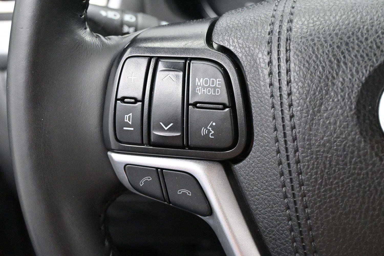 Used 2019 Toyota Highlander Limited AWD/4WD image 19