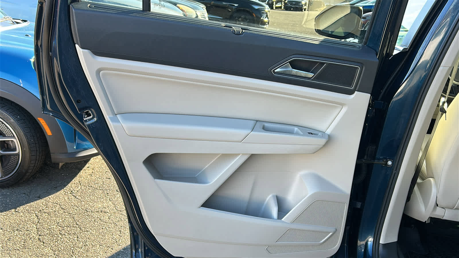 Used 2019 Volkswagen Atlas SE w/ Towing Package image 18