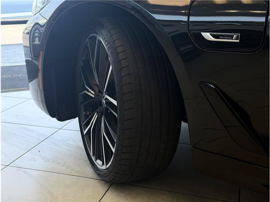 Used 2023 BMW 530e w/ M Sport Package RWD image 13