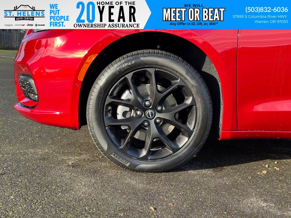 New 2026 Chrysler Pacifica Limited image 14