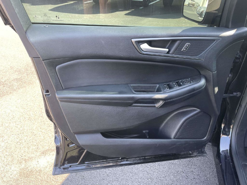 Used 2020 Ford Edge SE FWD image 15