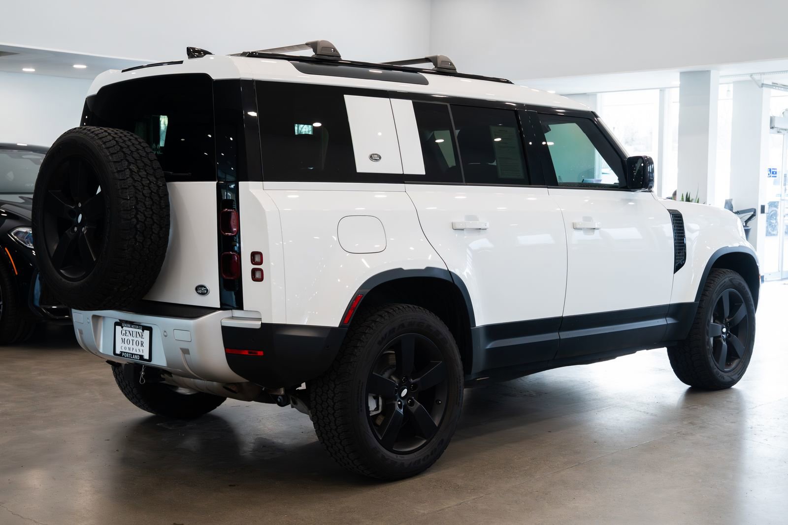 Used 2021 Land Rover Defender 110 SE image 4