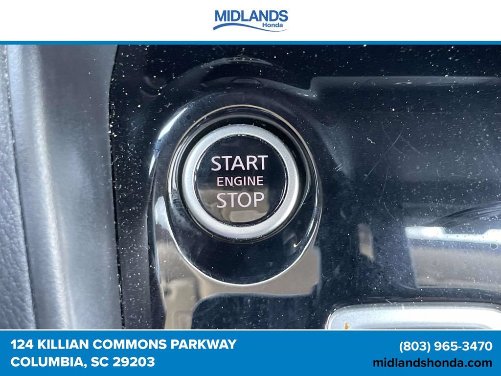 Used 2025 Nissan Versa SV FWD image 29