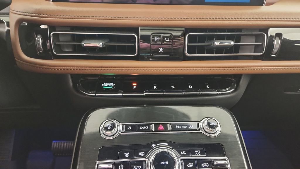 Used 2023 Lincoln Nautilus Reserve image 30