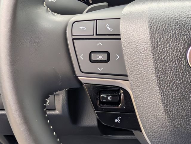 Used 2025 Toyota Camry SE FWD image 21