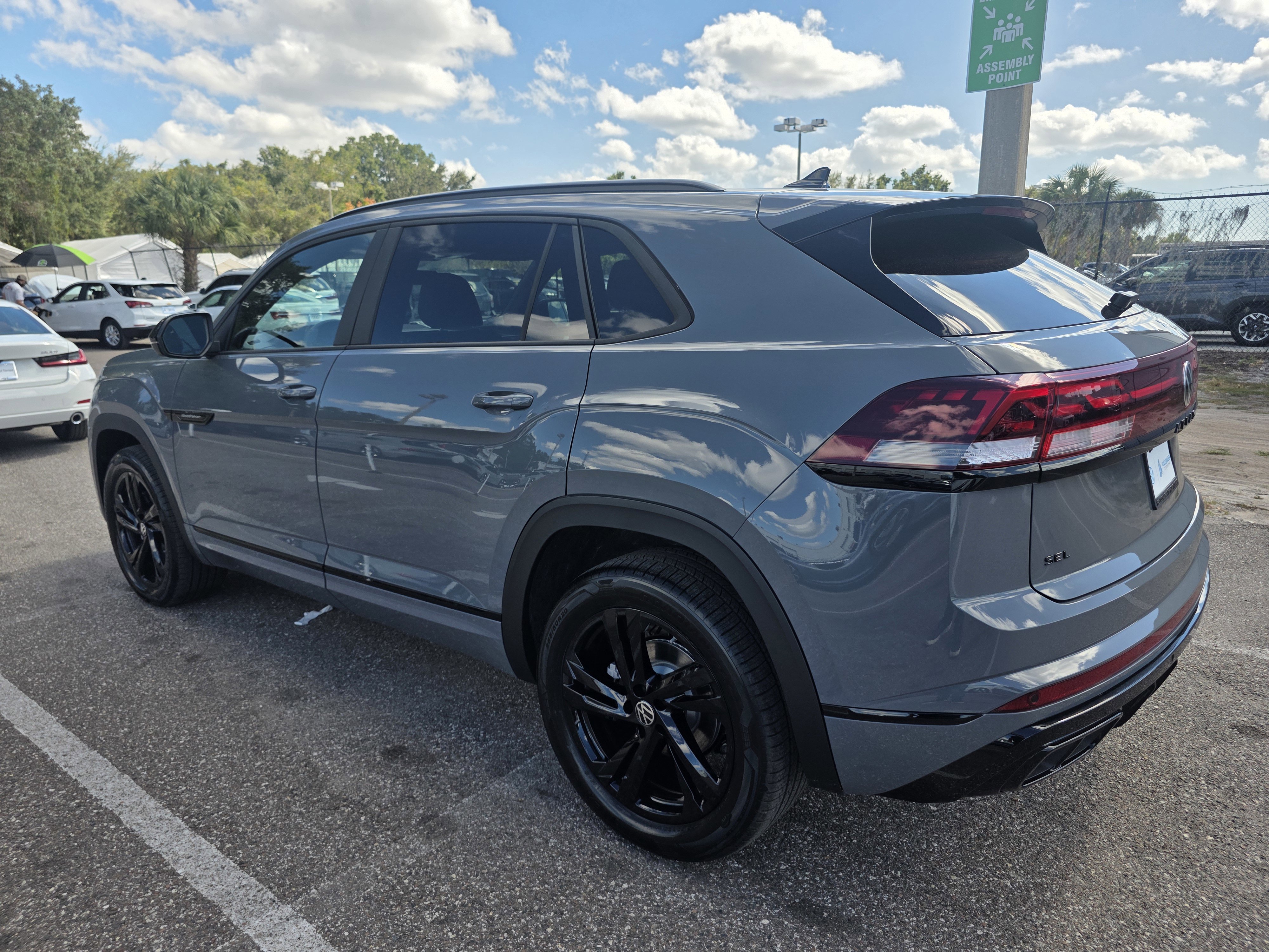 New 2026 Volkswagen Atlas Cross Sport SEL R-Line image 5
